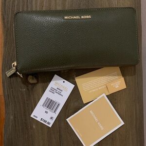 Michael Kors Wallet in Olive Green